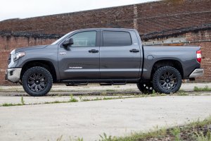 Toyota Tundra Coilover Suspension Kit - Rough Country - M1 Loaded Strut Pair | Monotube | 3.5in - '07-'21